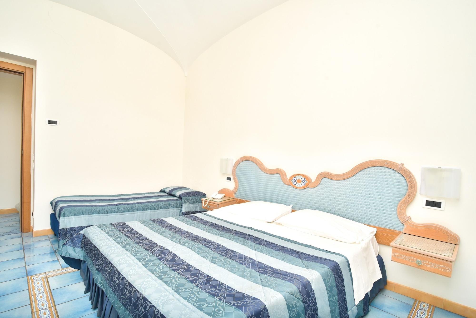 Albergo Italia - Beach Hotel Казамиччола-Терме Экстерьер фото
