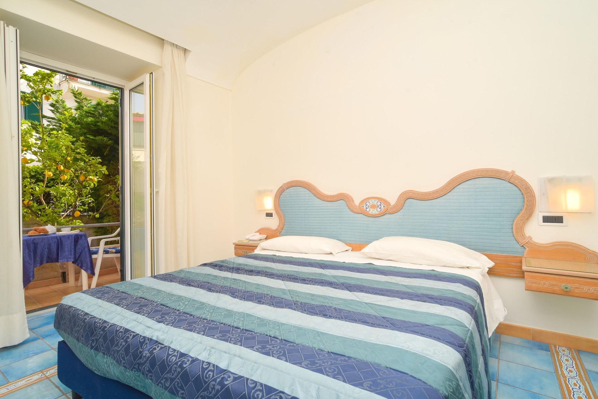 Albergo Italia - Beach Hotel Казамиччола-Терме Экстерьер фото