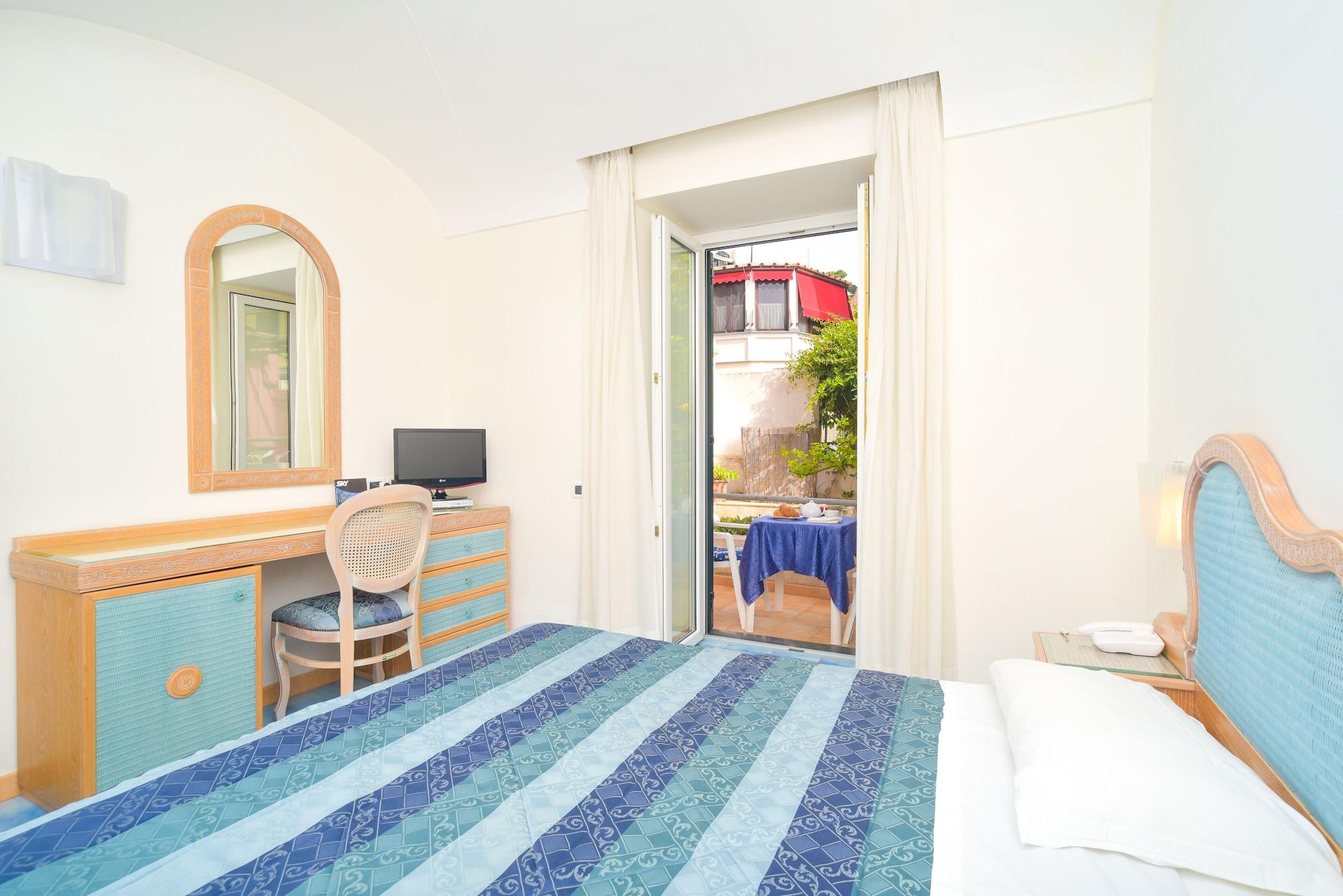 Albergo Italia - Beach Hotel Казамиччола-Терме Экстерьер фото