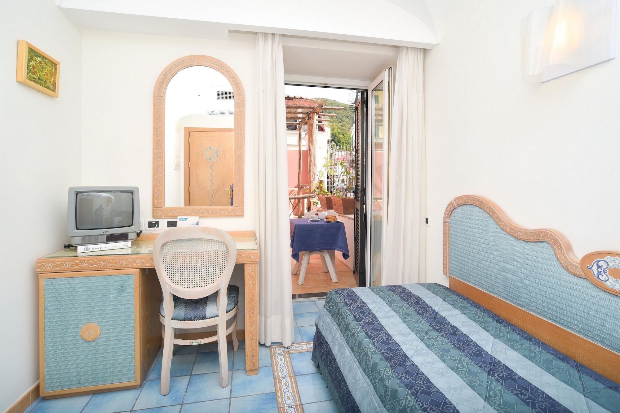 Albergo Italia - Beach Hotel Казамиччола-Терме Экстерьер фото