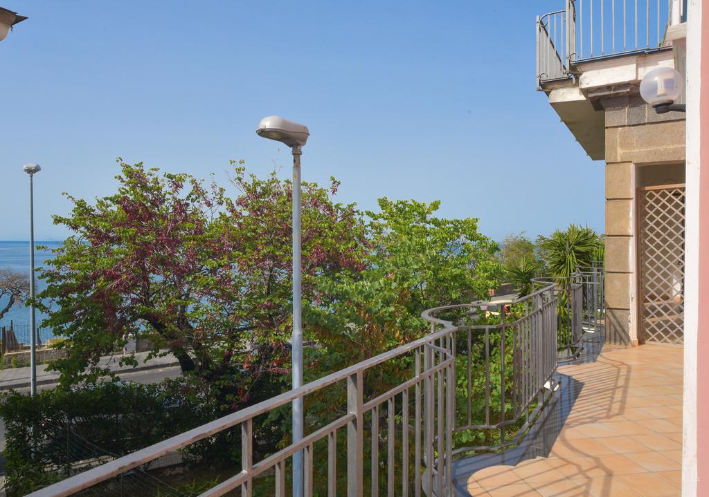 Albergo Italia - Beach Hotel Казамиччола-Терме Экстерьер фото