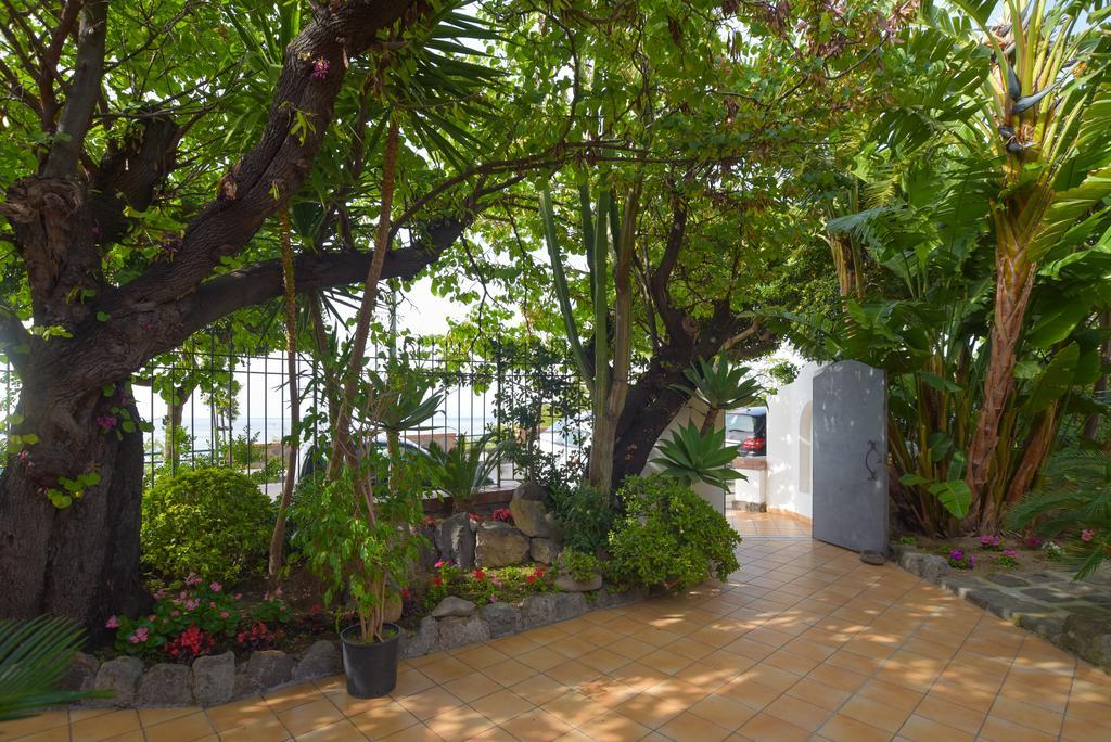Albergo Italia - Beach Hotel Казамиччола-Терме Экстерьер фото