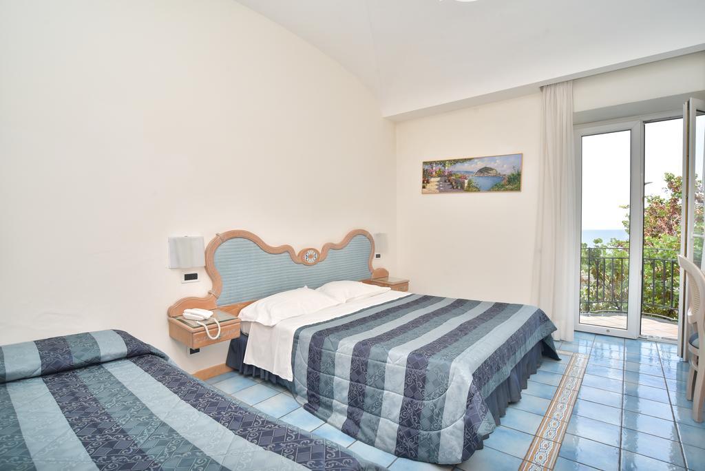 Albergo Italia - Beach Hotel Казамиччола-Терме Экстерьер фото